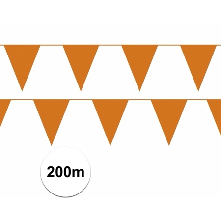 200 meter oranje vlaggenlijnen