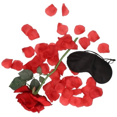 Valentijns kado surprise rode roos/rozenblaadjes zwart masker